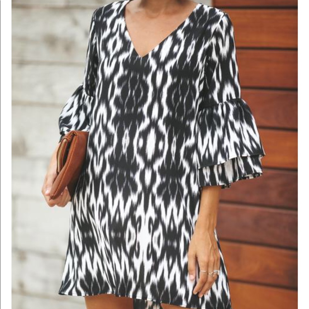 VICI bell sleeve Mahalo shift dress